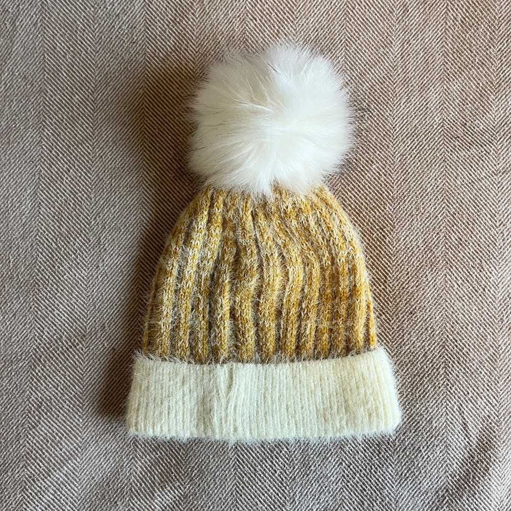 D&Y Pompom Toque - Picture 3 of 4